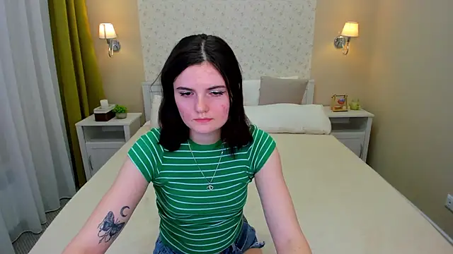 Snapshot of CharlotteMitchell chatting on February 5, 2025, 1:11 pm CharlotteMitchell online show from February 5, 2025, 1:11 pm