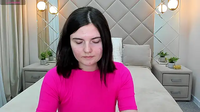 Snapshot of CharlotteMitchell chatting on February 8, 2025, 7:59 am CharlotteMitchell online show from February 8, 2025, 7:59 am