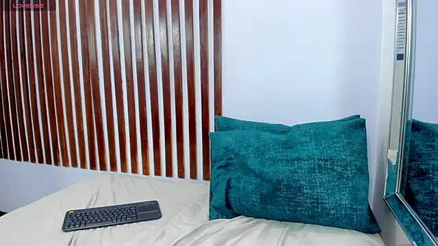 KRYSSTARITTER4 online show from February 15, 2025, 4:12 pm