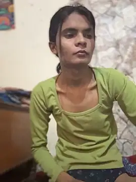 Enna Zarza  online show from May 18, 2026, 7:03 am