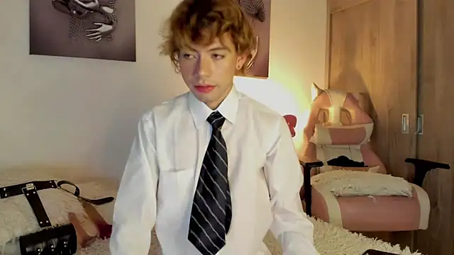 Henophiid online show from September 23, 2025, 3:09 am