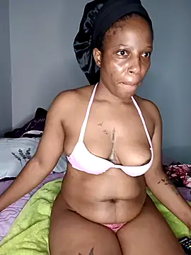 Snapshot of Thando04 chatting on February 3, 2025, 10:43 pm Thando04 online show from February 3, 2025, 10:43 pm