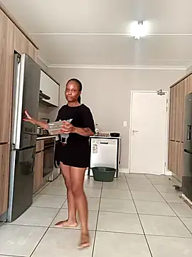 Snapshot of Thando04 chatting on February 7, 2025, 4:37 am Thando04 online show from February 7, 2025, 4:37 am