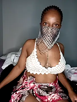 Snapshot of Thando04 chatting on February 8, 2025, 1:22 am Thando04 online show from February 8, 2025, 1:22 am