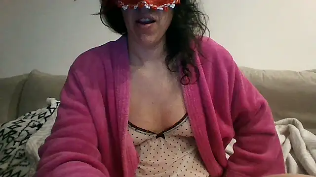 Snapshot of couple-tuga chatting on February 16, 2025, 9:48 pm couple-tuga online show from February 16, 2025, 9:48 pm