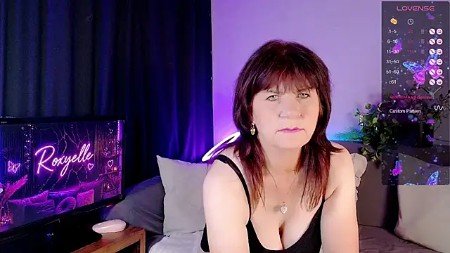 Snapshot of roxyyyrose chatting on June 16, 2026, 6:54 pm roxyyyrose online show from June 16, 2026, 6:54 pm