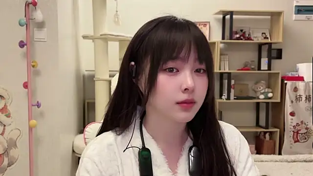 Chenjing0 online show from March 4, 2026, 1:06 pm