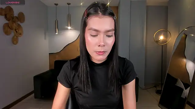 NiaSalvatore online show from February 6, 2026, 3:22 am