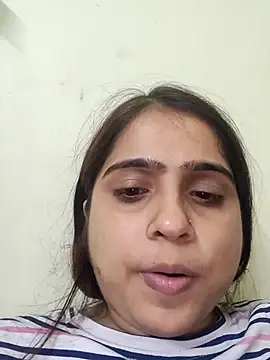 shreya1765 online show from November 23, 2025, 4:29 pm