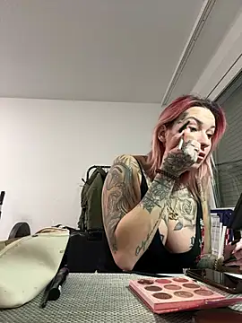 Mia-Fuchs online show from March 5, 2025, 7:06 pm