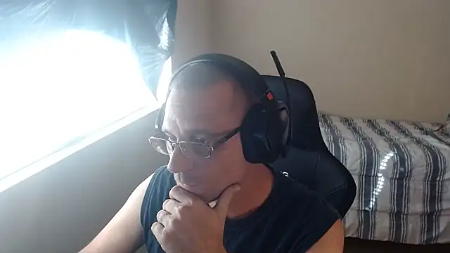 Snapshot of Dubesnackes chatting on November 4, 2025, 8:52 pm Dubesnackes online show from November 4, 2025, 8:52 pm