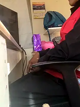 Snapshot of securityhot chatting on January 4, 2025, 8:37 pm securityhot online show from January 4, 2025, 8:37 pm