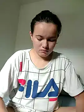 Snapshot of camillebr chatting on January 21, 2025, 1:22 pm camillebr online show from January 21, 2025, 1:22 pm