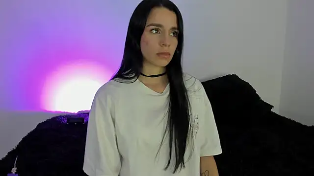 Laurensmith9 online show from November 13, 2025, 8:19 pm