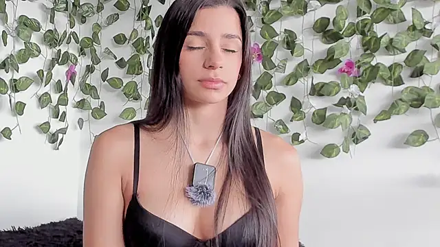 Laurensmith9 online show from February 22, 2026, 2:04 pm