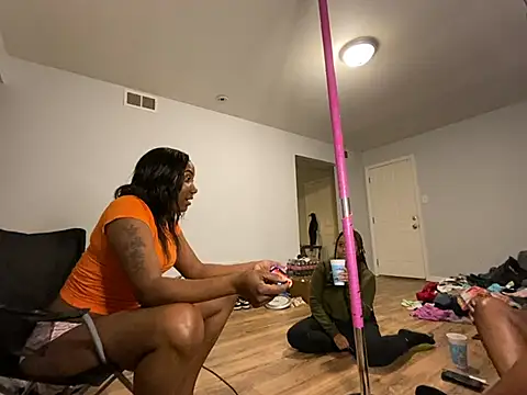 Snapshot of Yoshibaby2670 chatting on March 23, 2025, 3:32 am Yoshibaby2670 online show from March 23, 2025, 3:32 am