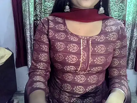 SIYA MAVI online show from December 2, 2025, 4:07 am