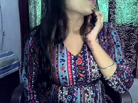 SIYA MAVI online show from December 5, 2025, 4:43 am