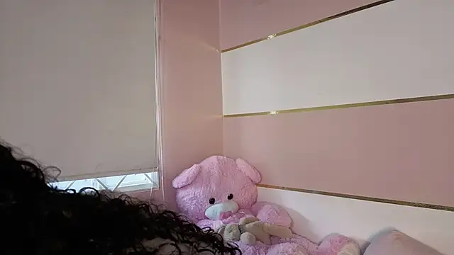 Charlotte  Miller online show from October 18, 2025, 11:33 am