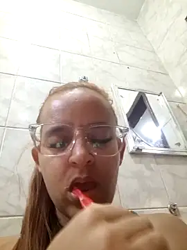 Snapshot of AliceRuivinha2 chatting on September 29, 2025, 9:14 am AliceRuivinha2 online show from September 29, 2025, 9:14 am