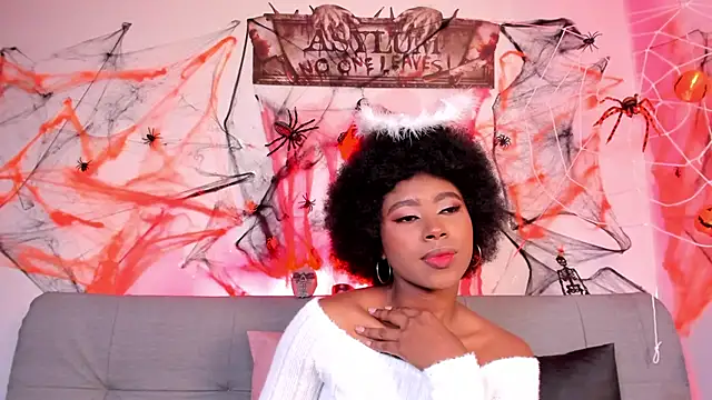 violeta ruiz  online show from October 21, 2025, 10:10 pm