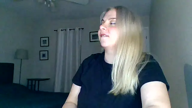Snapshot of HappyIva chatting on October 26, 2025, 2:17 am HappyIva online show from October 26, 2025, 2:17 am