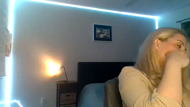 HappyIva online show from November 30, 2025, 12:20 pm