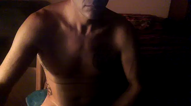 Snapshot of GoloZeusMax chatting on March 17, 2025, 3:47 am GoloZeusMax online show from March 17, 2025, 3:47 am