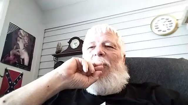 Snapshot of Futura_intx chatting on March 8, 2026, 8:23 pm Futura intx online show from March 8, 2026, 8:23 pm