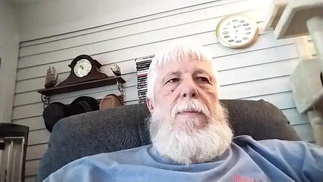 Snapshot of Futura_intx chatting on March 23, 2026, 4:33 pm Futura intx online show from March 23, 2026, 4:33 pm