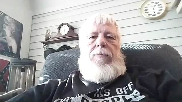 Snapshot of Futura_intx chatting on March 24, 2026, 11:32 pm Futura intx online show from March 24, 2026, 11:32 pm