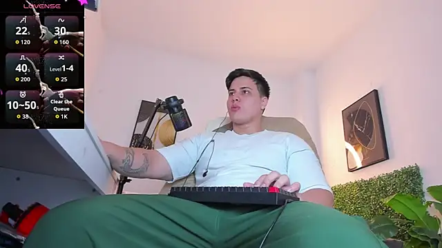 Snapshot of Thom_Ohtani chatting on February 8, 2026, 12:47 am Thom Ohtani online show from February 8, 2026, 12:47 am