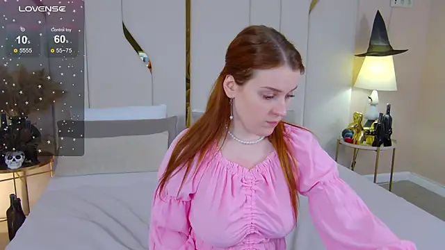 EllieGarson online show from November 4, 2025, 5:23 pm