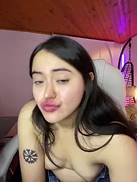 Camila pinkk online show from April 7, 2026, 1:22 pm