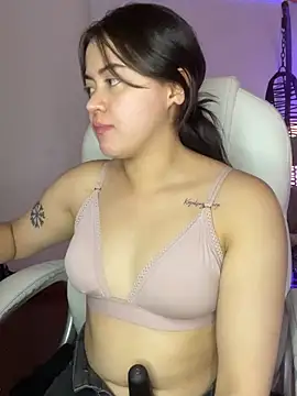 Snapshot of Camila_pinkk chatting on July 8, 2026, 2:43 pm Camila pinkk online show from July 8, 2026, 2:43 pm