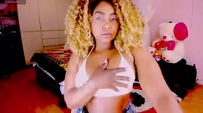 Snapshot of Aliana_Ross chatting on March 7, 2025, 8:45 am Aliana Ross online show from March 7, 2025, 8:45 am