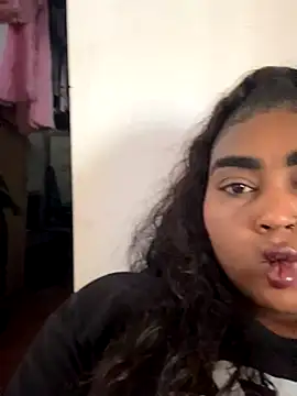 Snapshot of Aliana_Ross chatting on September 15, 2025, 2:50 pm Aliana Ross online show from September 15, 2025, 2:50 pm