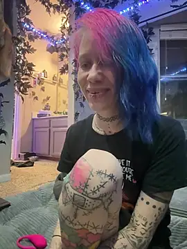 Snapshot of trashbrat chatting on May 8, 2026, 8:41 am trashbrat online show from May 8, 2026, 8:41 am
