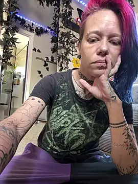 Snapshot of trashbrat chatting on May 14, 2026, 9:32 pm trashbrat online show from May 14, 2026, 9:32 pm