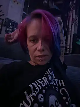 Snapshot of trashbrat chatting on May 25, 2026, 10:10 am trashbrat online show from May 25, 2026, 10:10 am