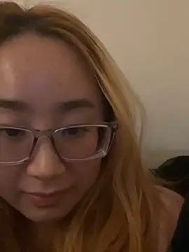 Snapshot of suki889 chatting on January 11, 2025, 5:18 pm suki889 online show from January 11, 2025, 5:18 pm