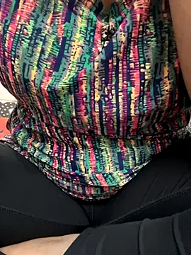 Red-Magic-25 online show from November 28, 2025, 7:00 am