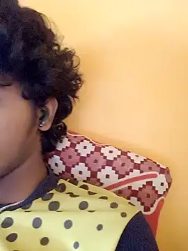 Snapshot of CosmicEmuu chatting on January 7, 2025, 6:59 am CosmicEmuu online show from January 7, 2025, 6:59 am