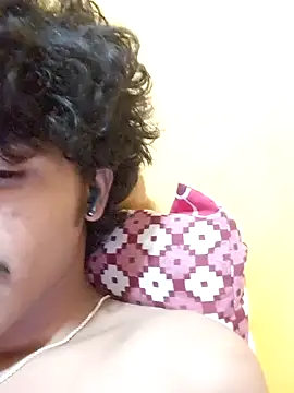 Snapshot of CosmicEmuu chatting on January 9, 2025, 7:40 pm CosmicEmuu online show from January 9, 2025, 7:40 pm