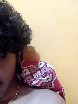 Snapshot of CosmicEmuu chatting on January 28, 2025, 5:35 pm CosmicEmuu online show from January 28, 2025, 5:35 pm