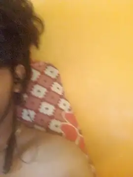 Snapshot of CosmicEmuu chatting on November 21, 2025, 11:20 am CosmicEmuu online show from November 21, 2025, 11:20 am