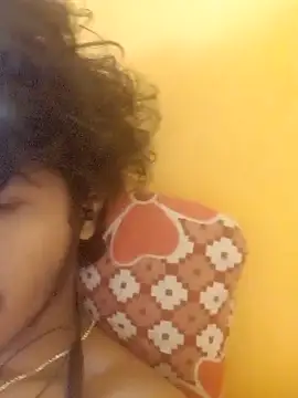 Snapshot of CosmicEmuu chatting on March 15, 2026, 6:30 am CosmicEmuu online show from March 15, 2026, 6:30 am