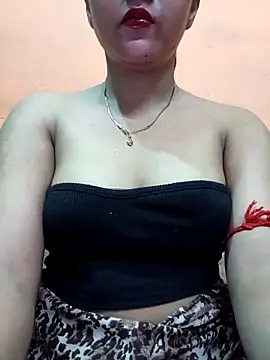 Snapshot of Eisha_20s chatting on September 12, 2025, 10:32 pm Eisha 20s online show from September 12, 2025, 10:32 pm