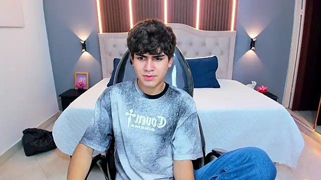 Tommy18   online show from April 8, 2026, 3:50 am