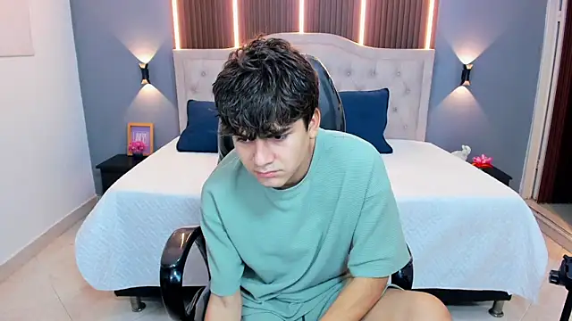 Tommy18   online show from April 9, 2026, 3:39 am